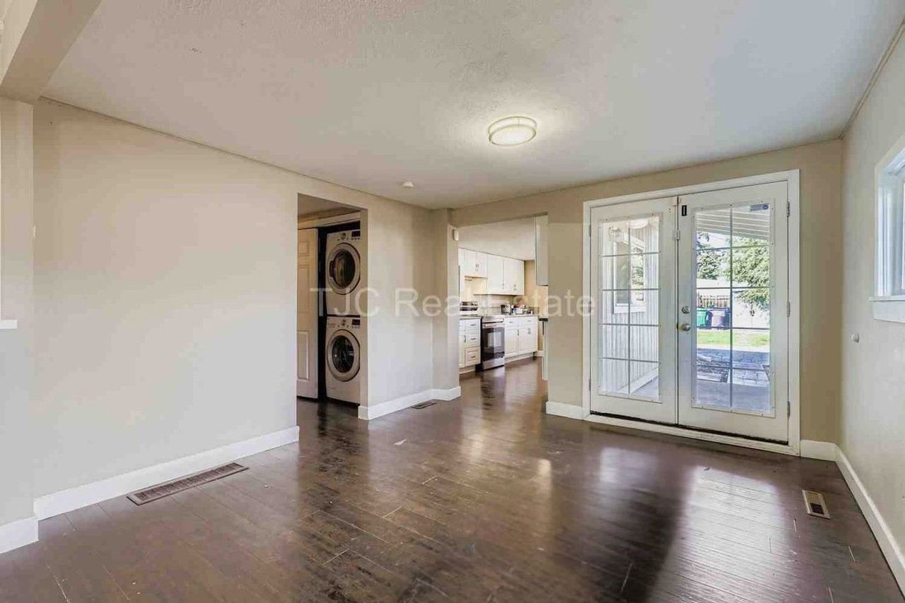 1253 Uinta St - Photo 4 of 11