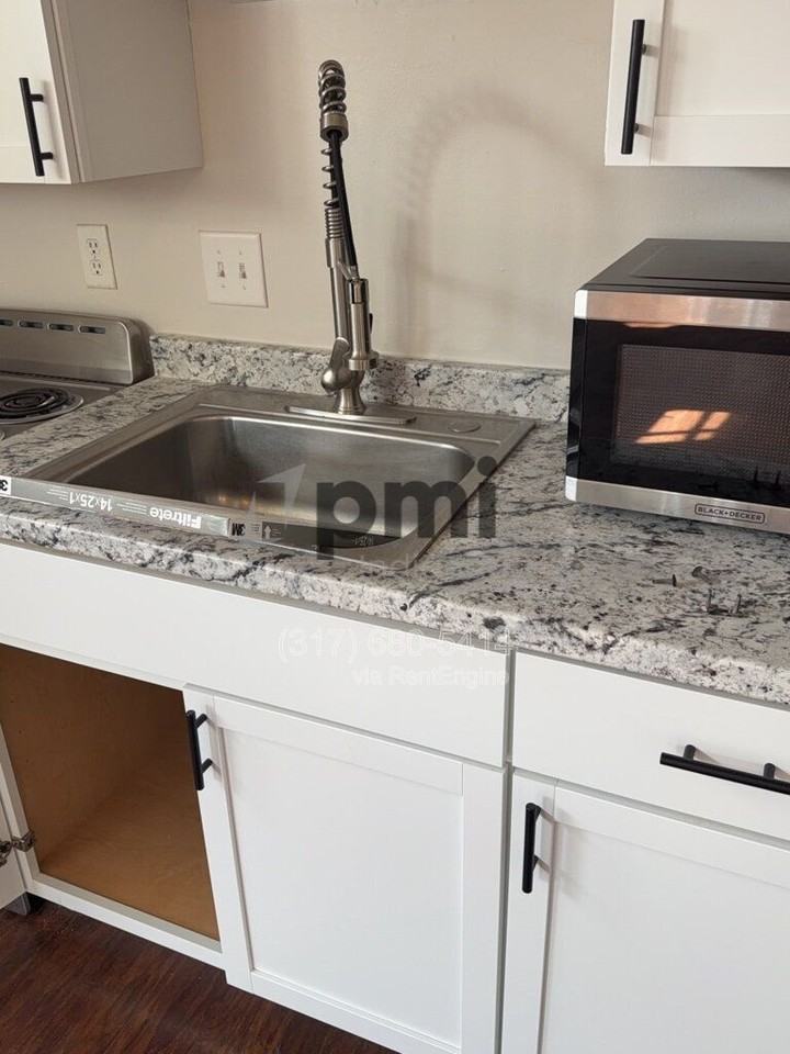 241 E 9th St #8 - Photo 5 of 37