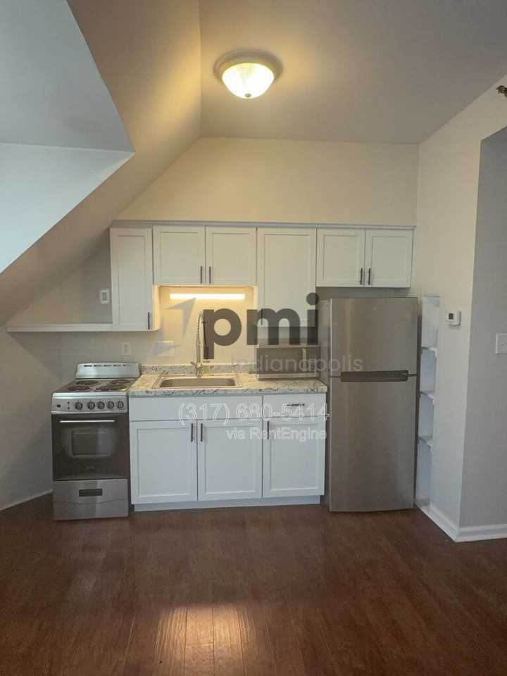 241 E 9th St #8 - Photo 7 of 37