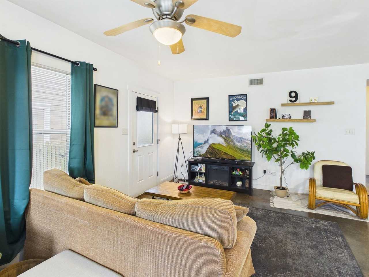 1112 Porter St #A - Photo 6 of 39