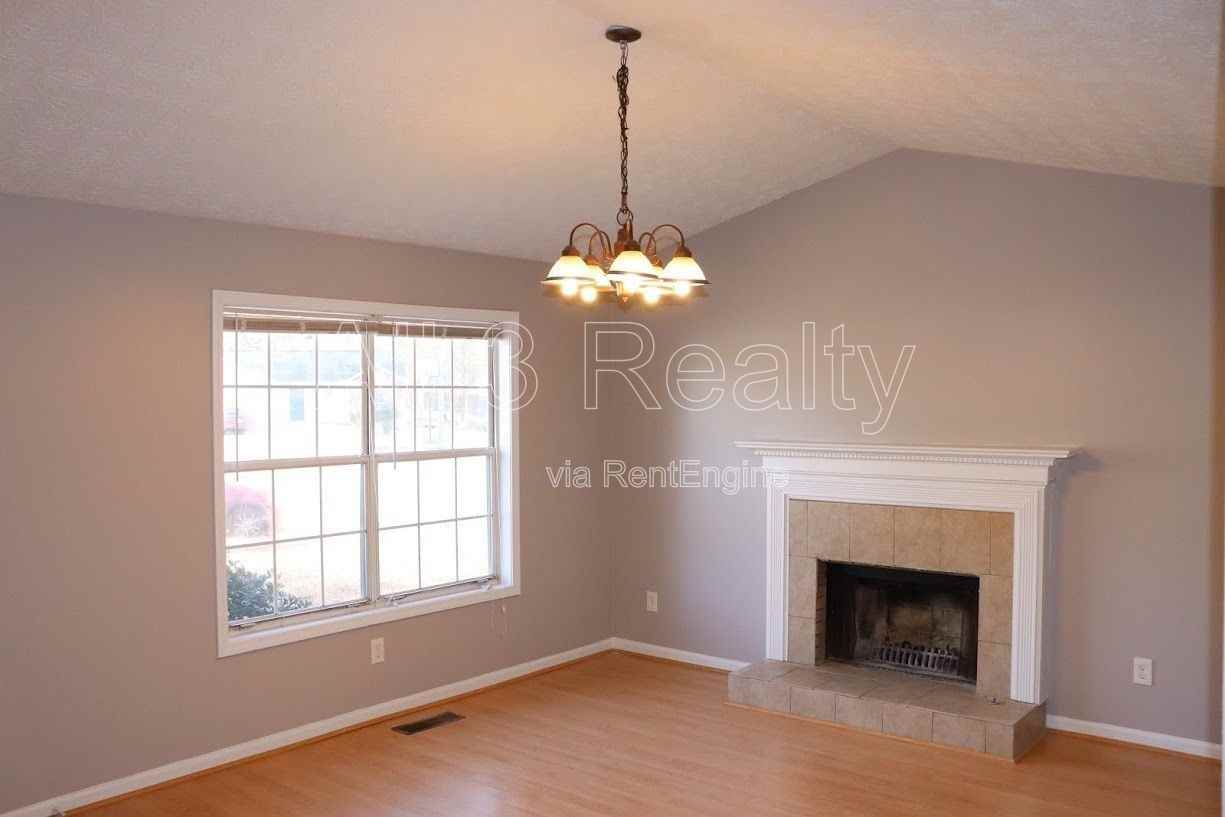 508 Jarrett Ct - Photo 7 of 32
