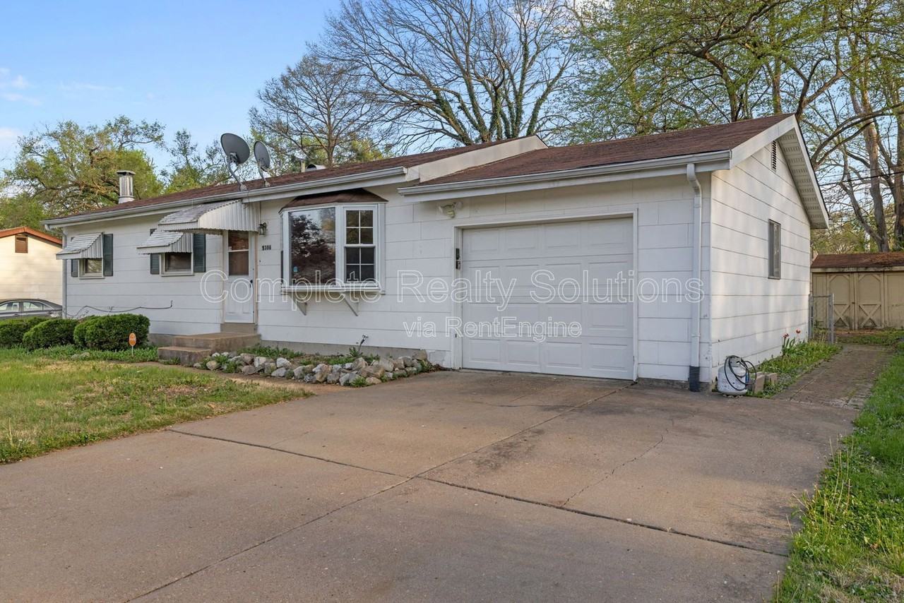 1386 Fairmeadows Ln - Photo 7 of 39