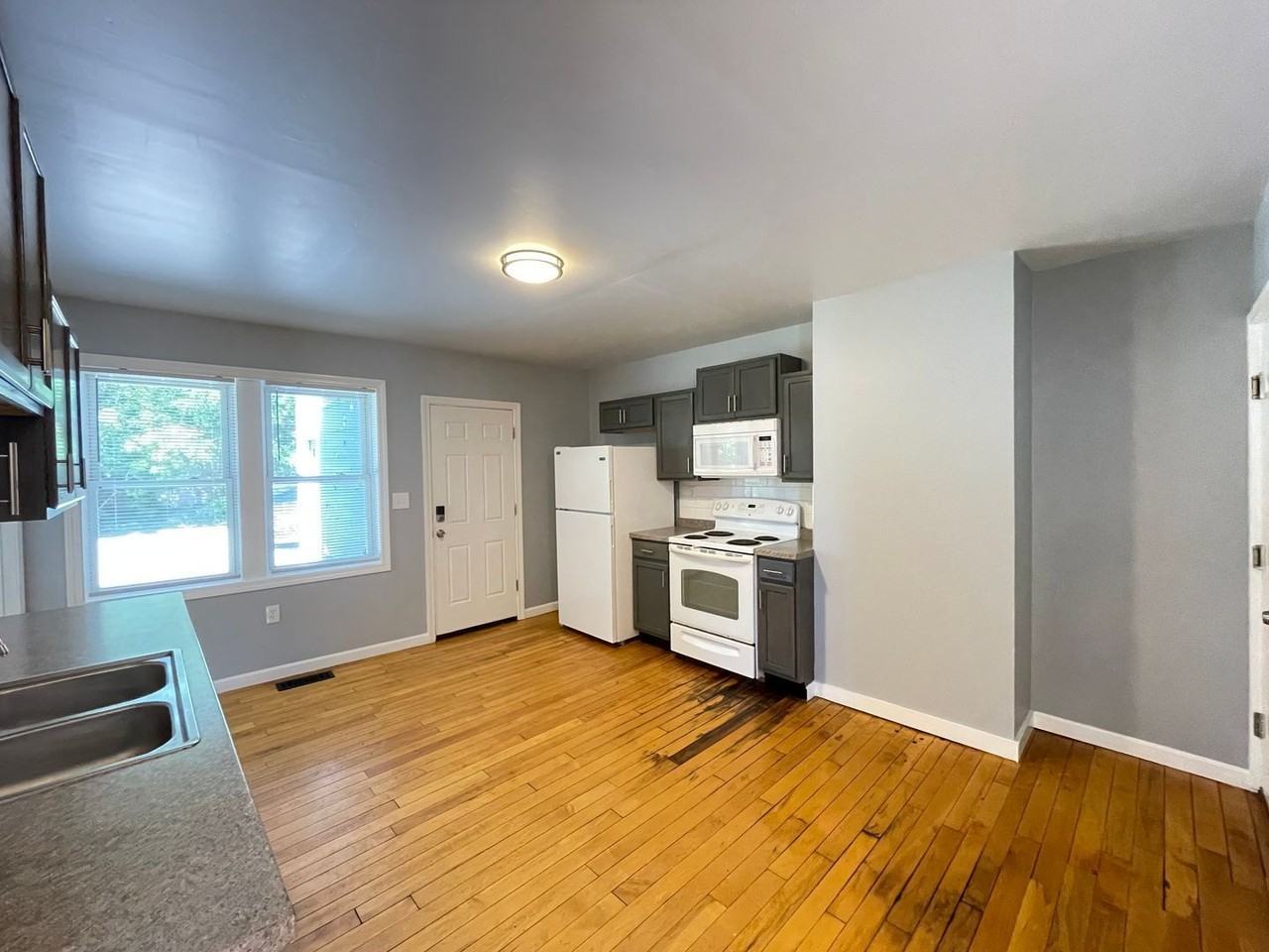 31 Front St - Photo 3 of 19