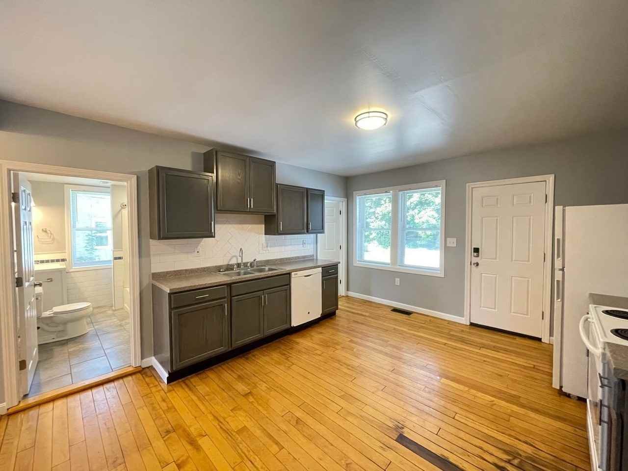 31 Front St - Photo 4 of 19