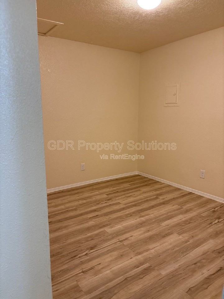 1116 Coal Ave Sw #10 - Photo 3 of 16