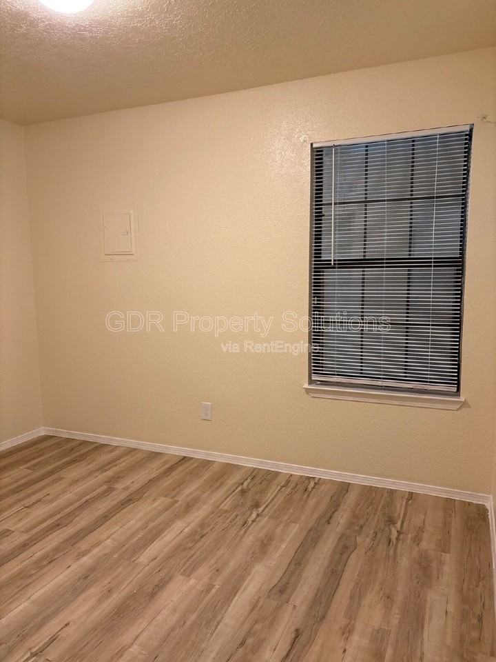 1116 Coal Ave Sw #10 - Photo 4 of 16