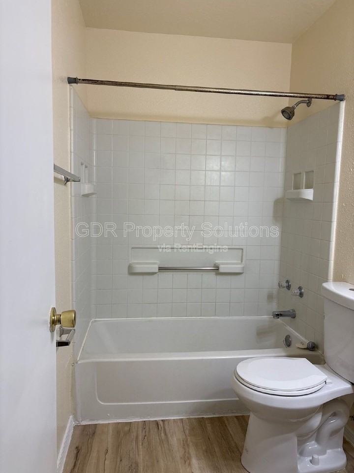 1116 Coal Ave Sw #10 - Photo 5 of 16