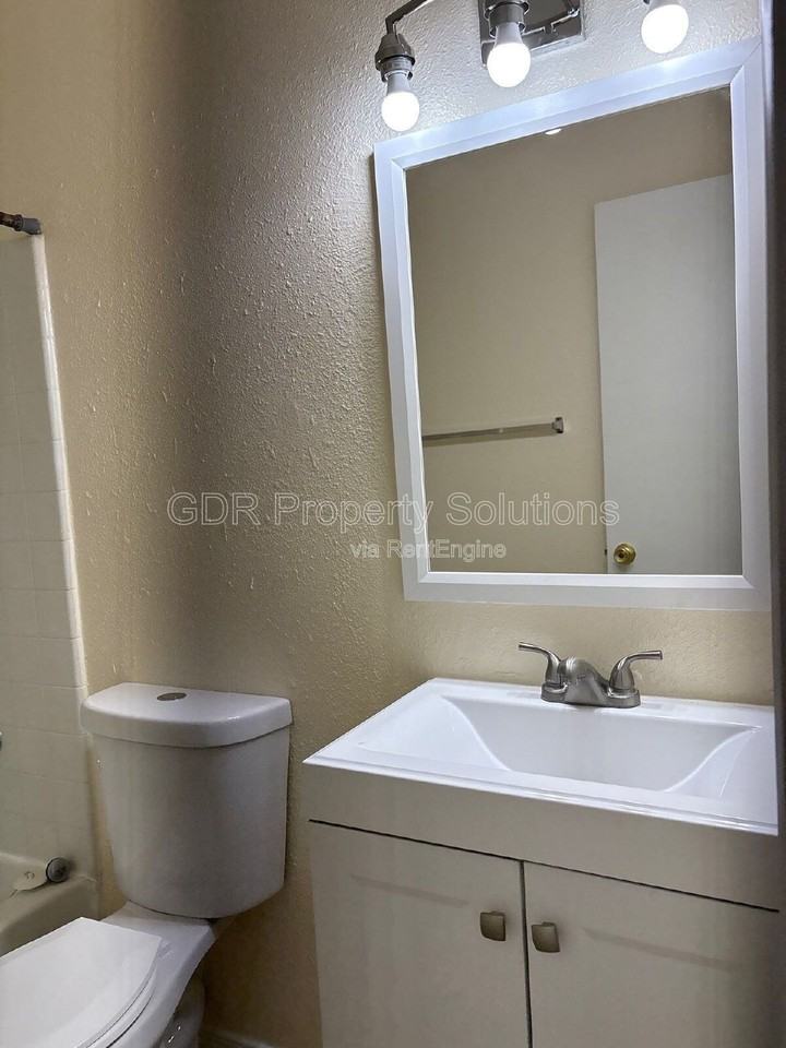 1116 Coal Ave Sw #10 - Photo 6 of 16