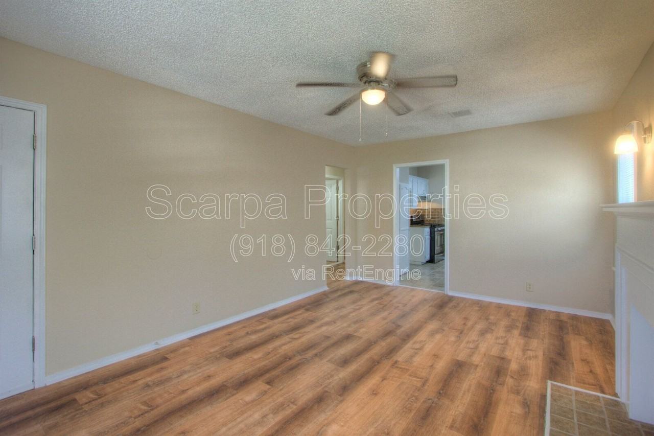 230 E Zion St - Photo 4 of 27