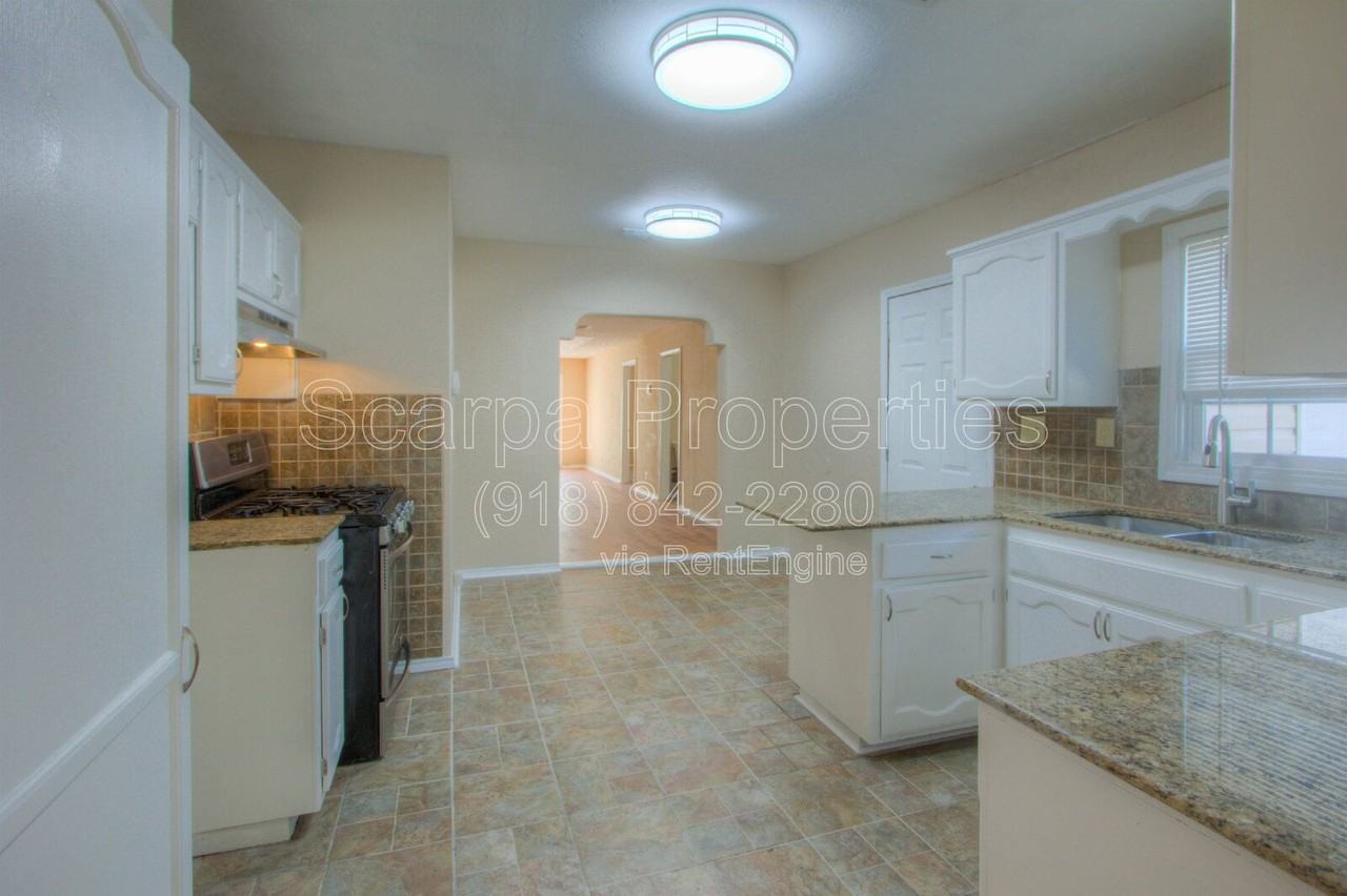 230 E Zion St - Photo 6 of 27