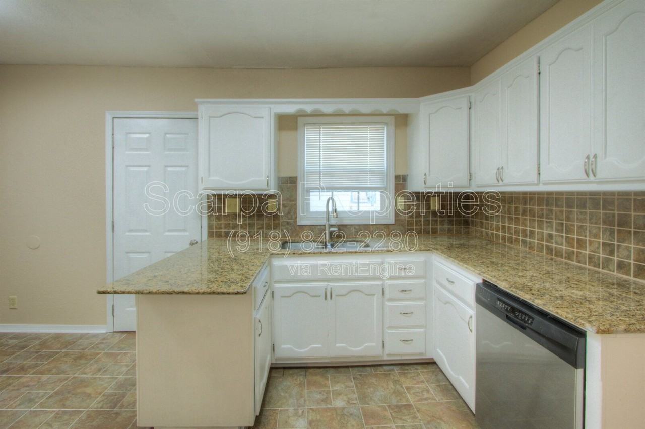 230 E Zion St - Photo 7 of 27