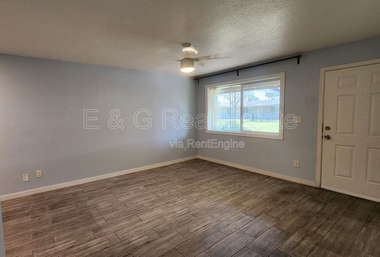 6819 N 12th St #3 - Photo 3 of 10
