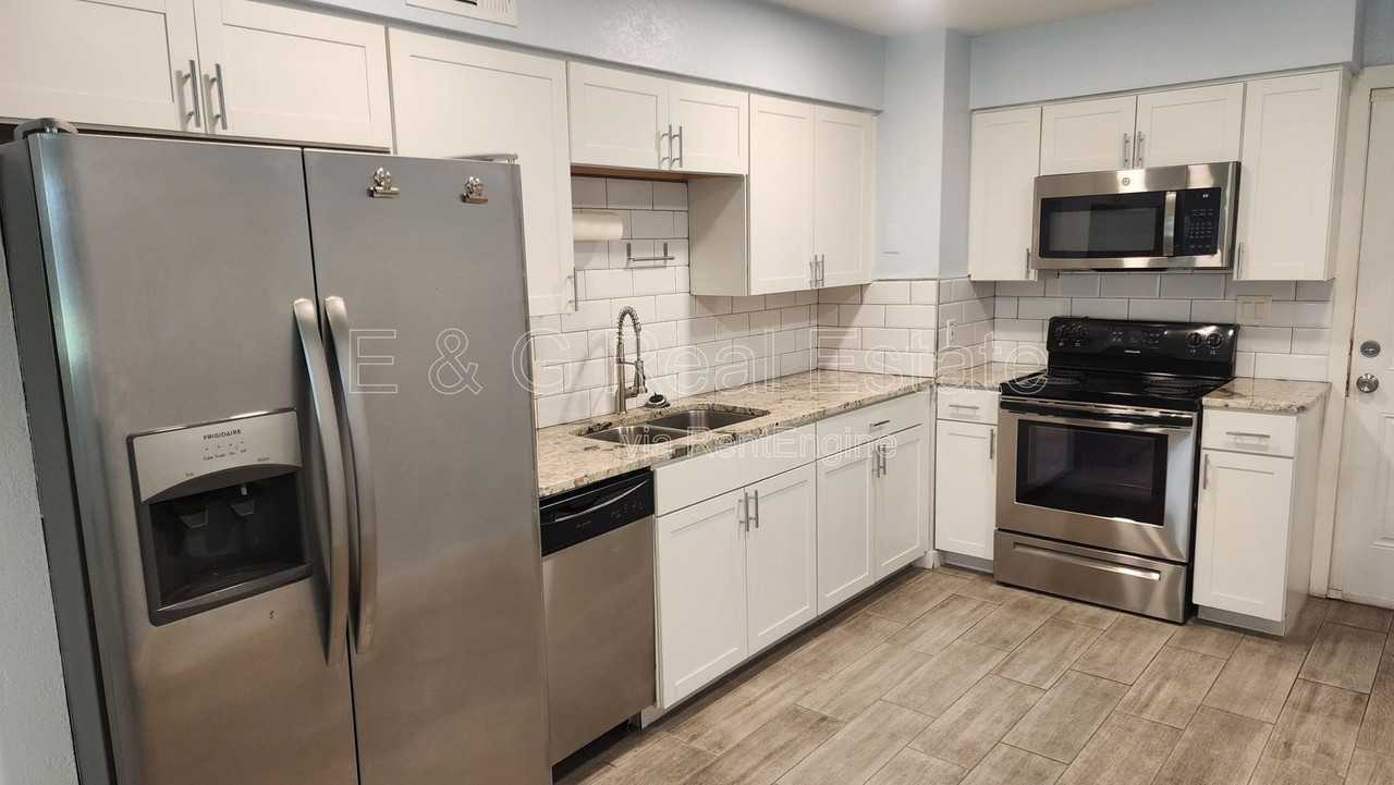 6819 N 12th St #3 - Photo 4 of 10