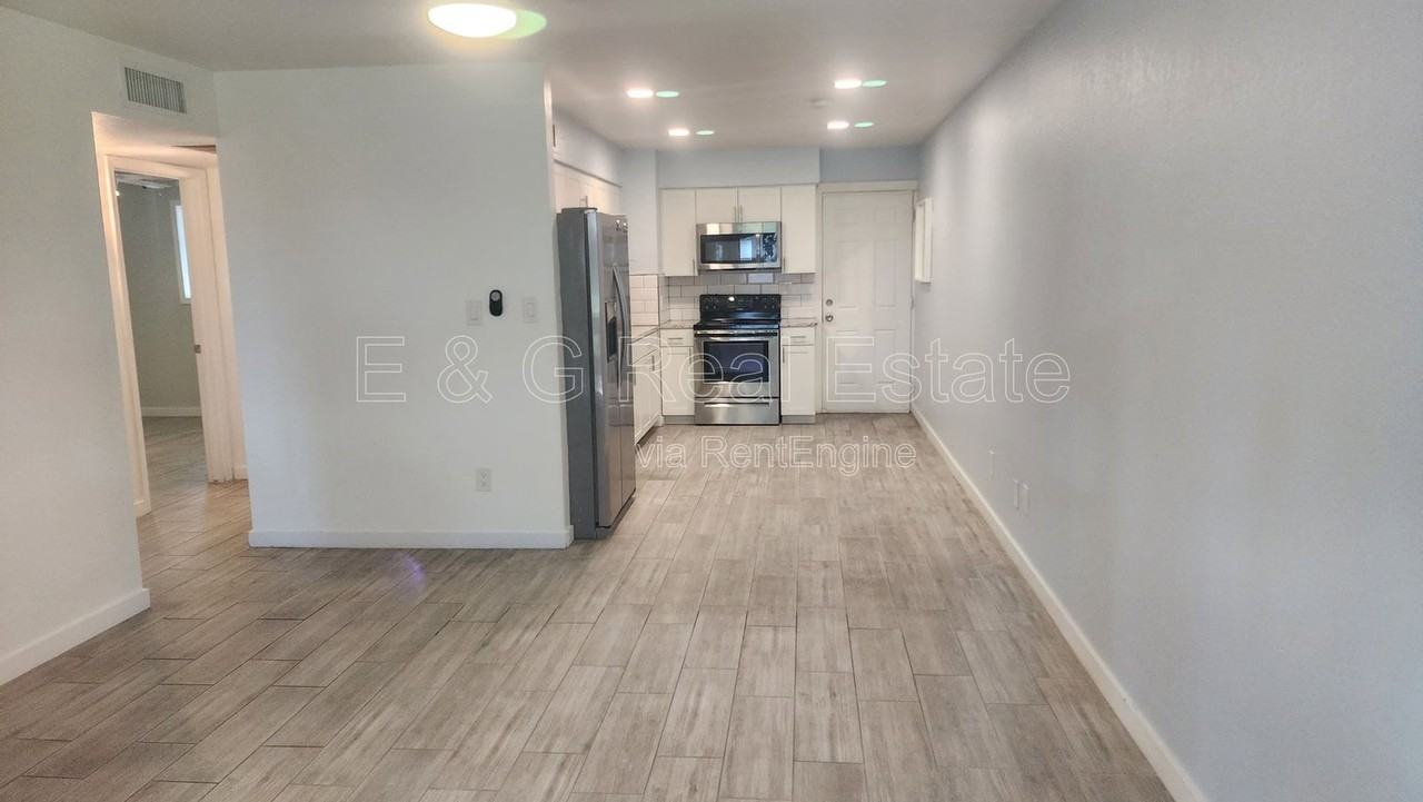 6819 N 12th St #3 - Photo 5 of 10
