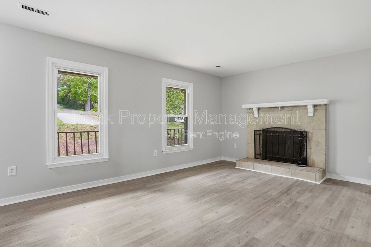 2307 Providence Creek Rd - Photo 6 of 27