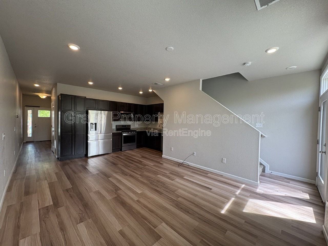 1156 Oak Cir - Photo 2 of 19