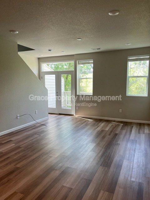 1156 Oak Cir - Photo 3 of 19