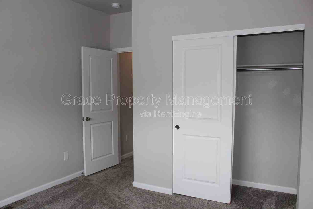 1156 Oak Cir - Photo 7 of 19