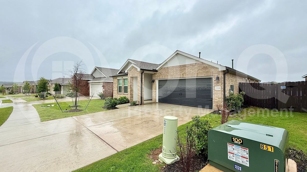 2528 Four Waters Loop - Photo 2 of 5