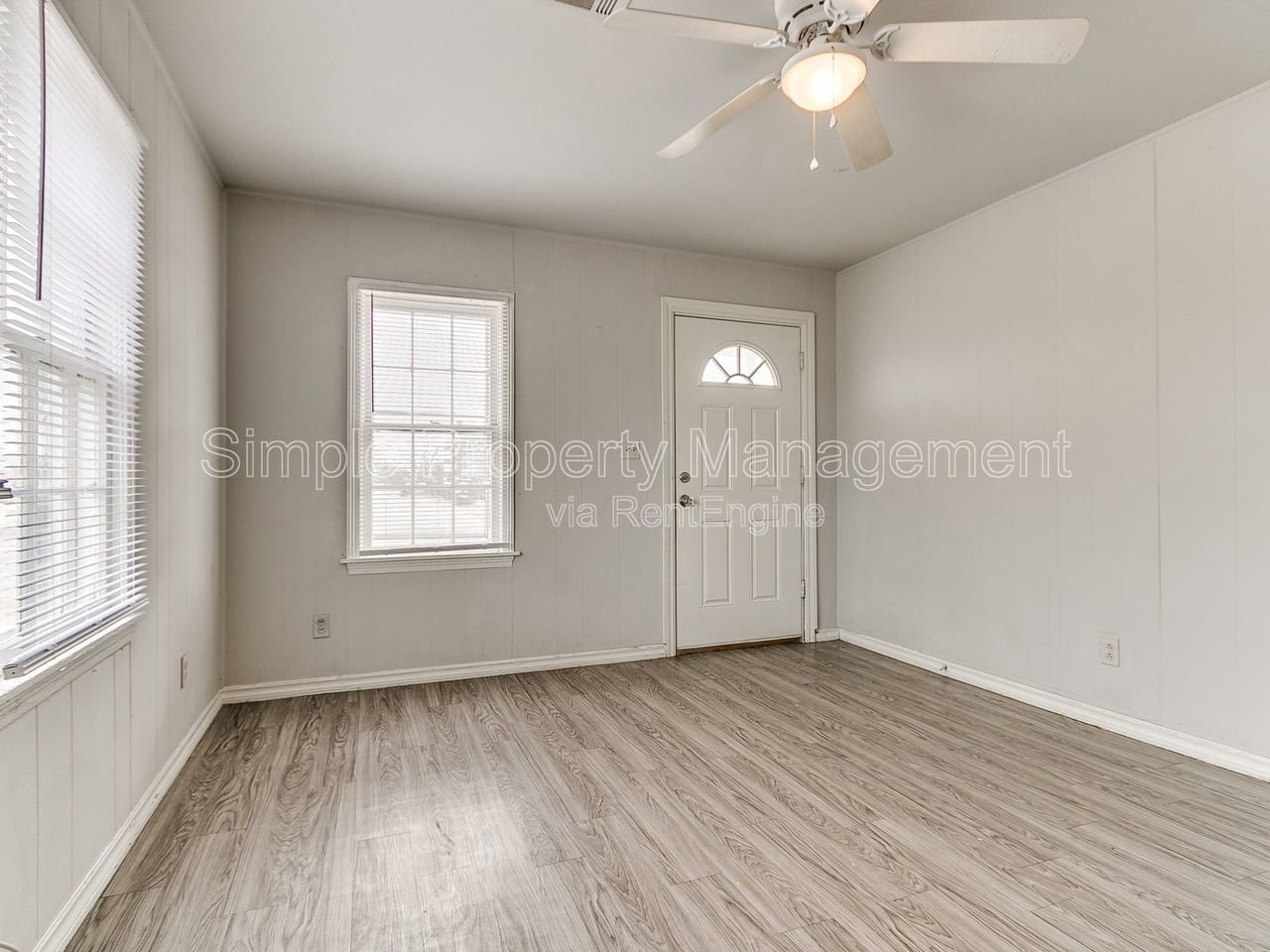 4005 N Rockwell Ave - Photo 2 of 15