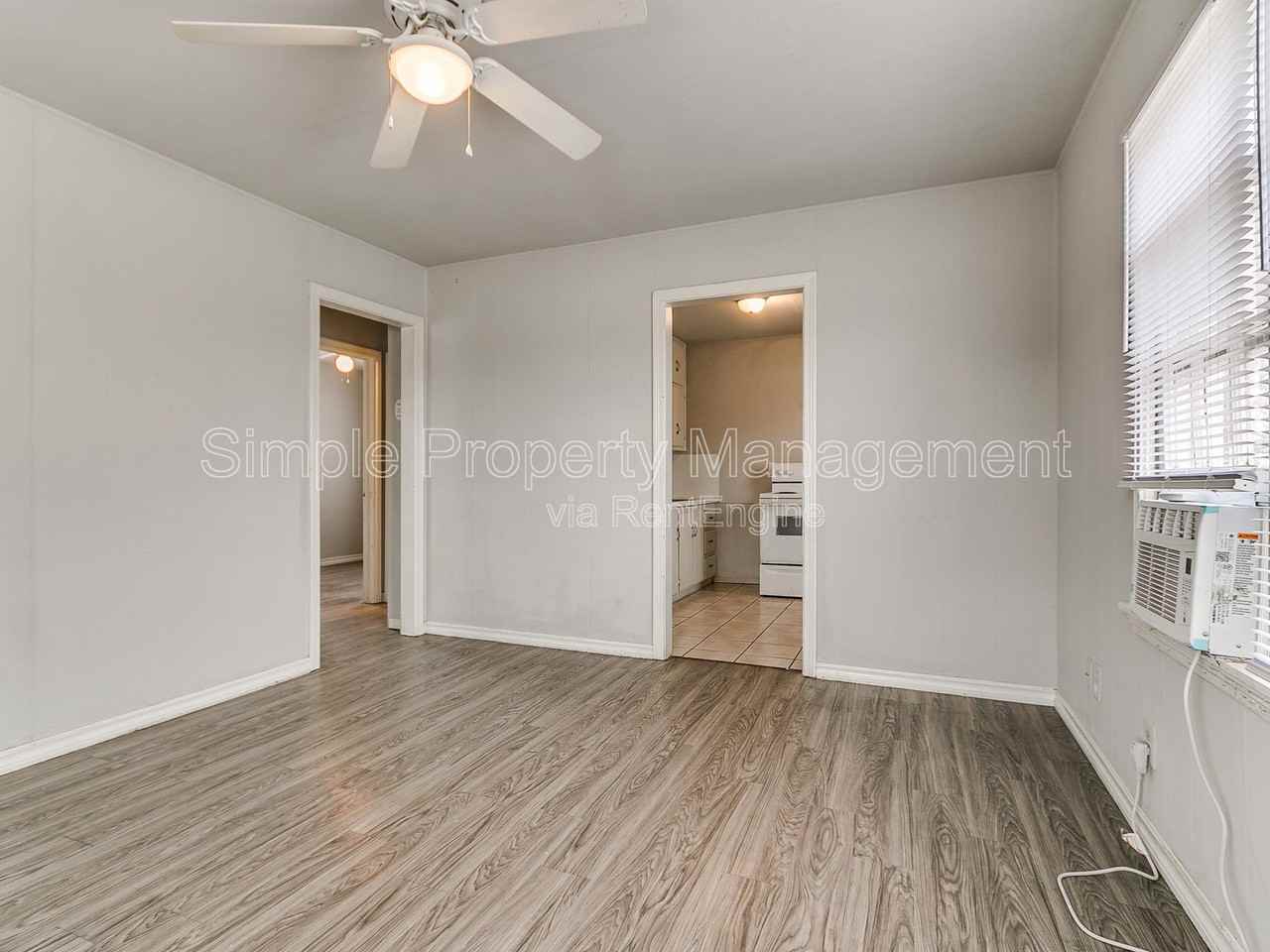 4005 N Rockwell Ave - Photo 3 of 15