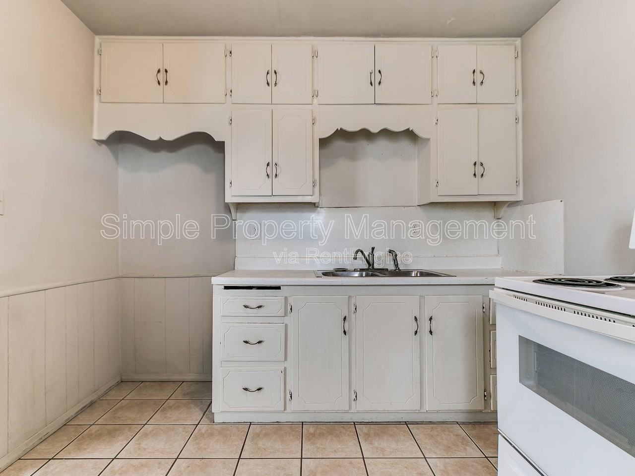 4005 N Rockwell Ave - Photo 5 of 15