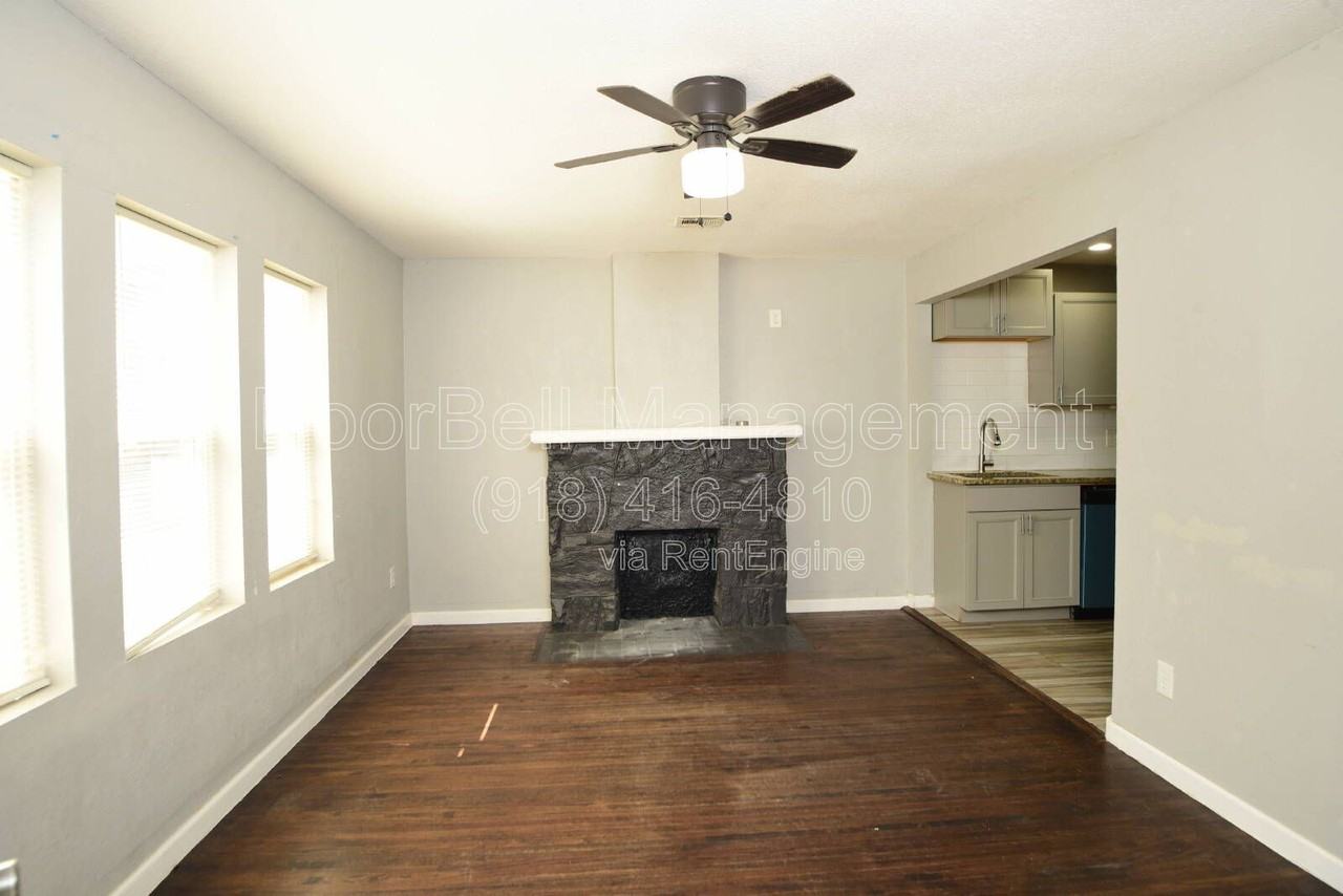 613 E Xyler St - Photo 3 of 12
