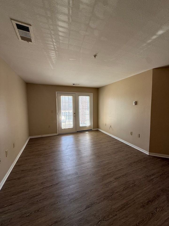 Highlands Apts - Photo 5 of 38