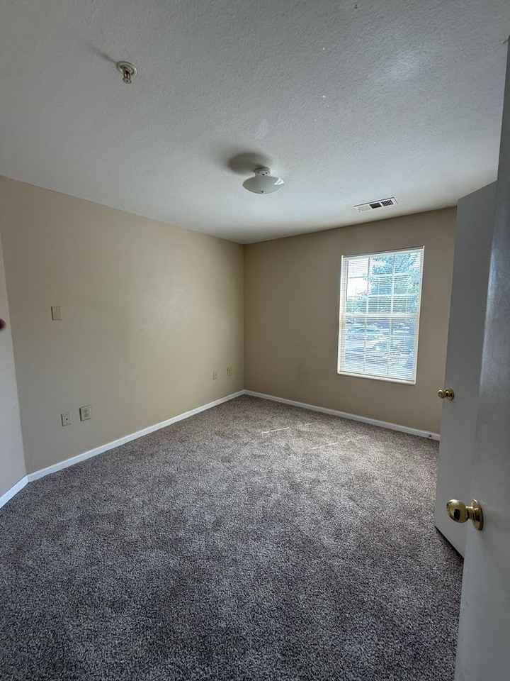 Highlands Apts - Photo 6 of 38