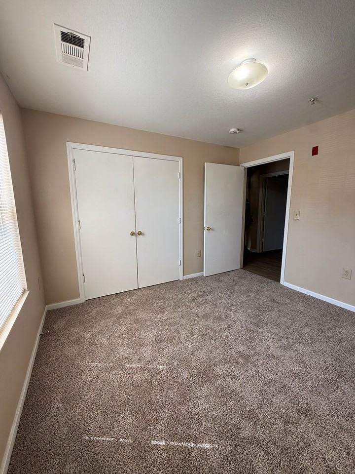 Highlands Apts - Photo 7 of 38
