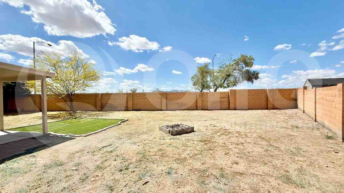 10464 N 116th Ln - Photo 5 of 28