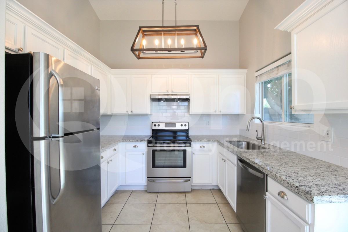 3049 W Covey Ln - Photo 4 of 39