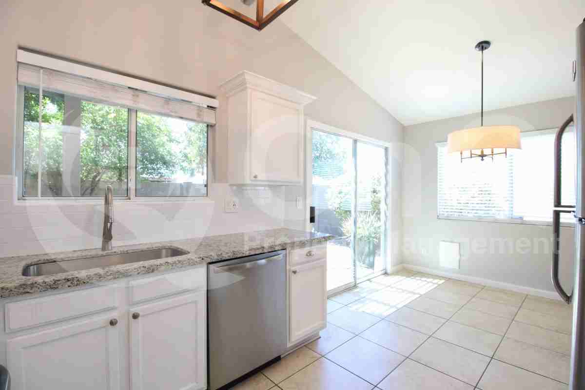 3049 W Covey Ln - Photo 6 of 39