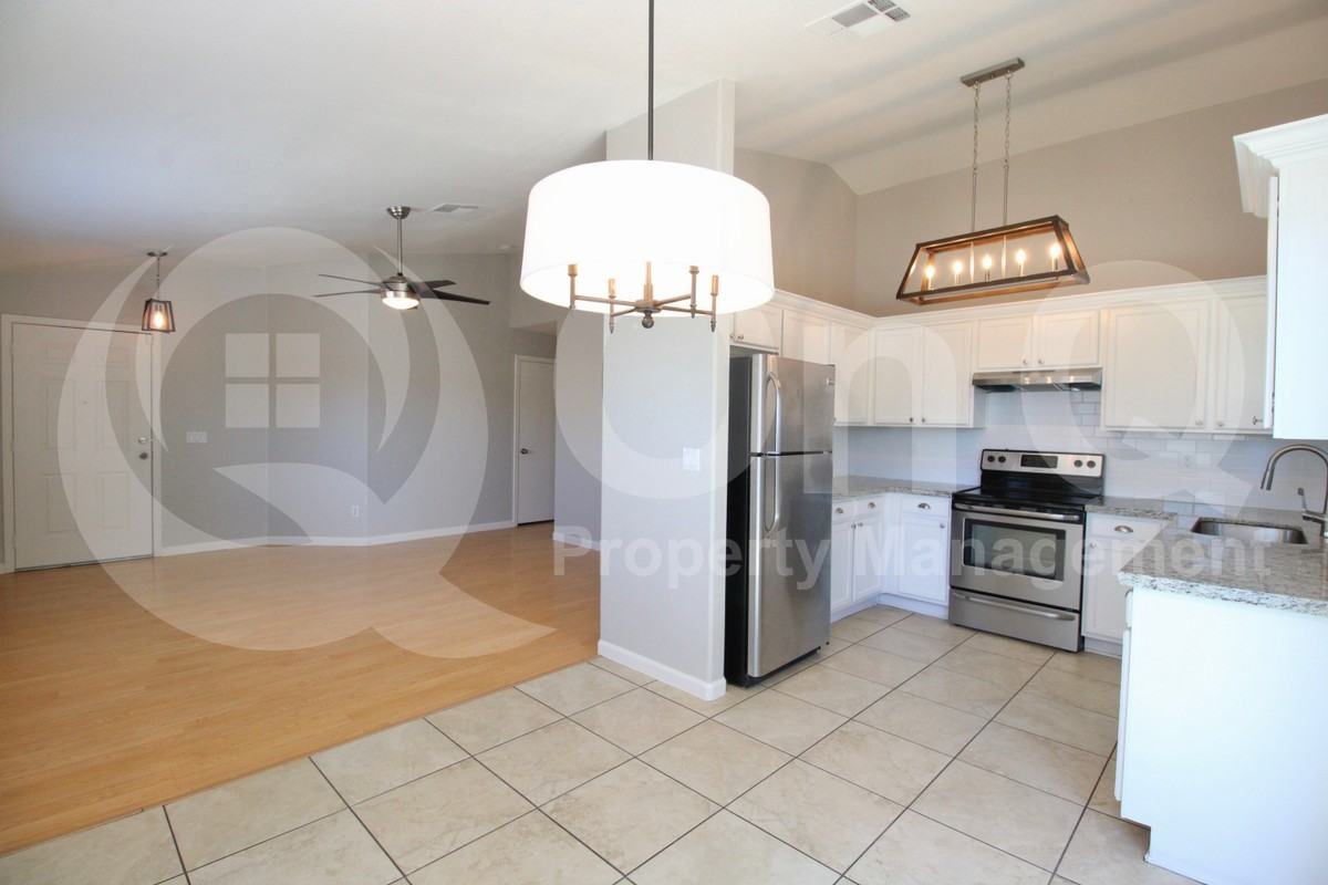 3049 W Covey Ln - Photo 7 of 39