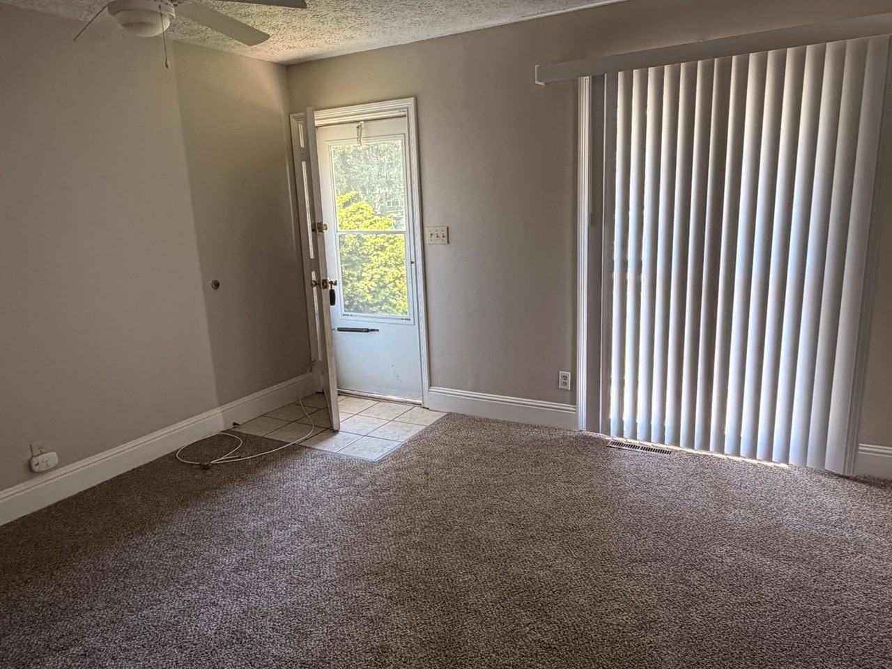 5400 Cove Ave - Photo 3 of 10