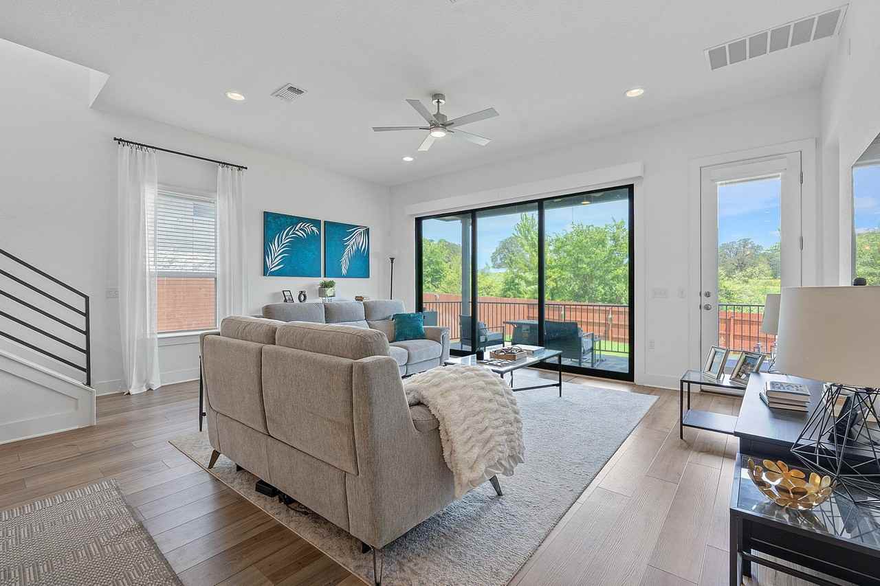 16913 Adoro Dr - Photo 4 of 31