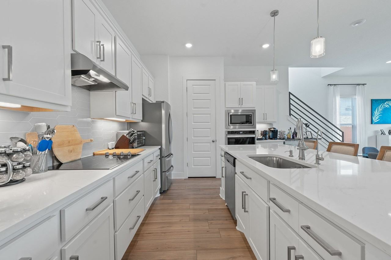 16913 Adoro Dr - Photo 7 of 31