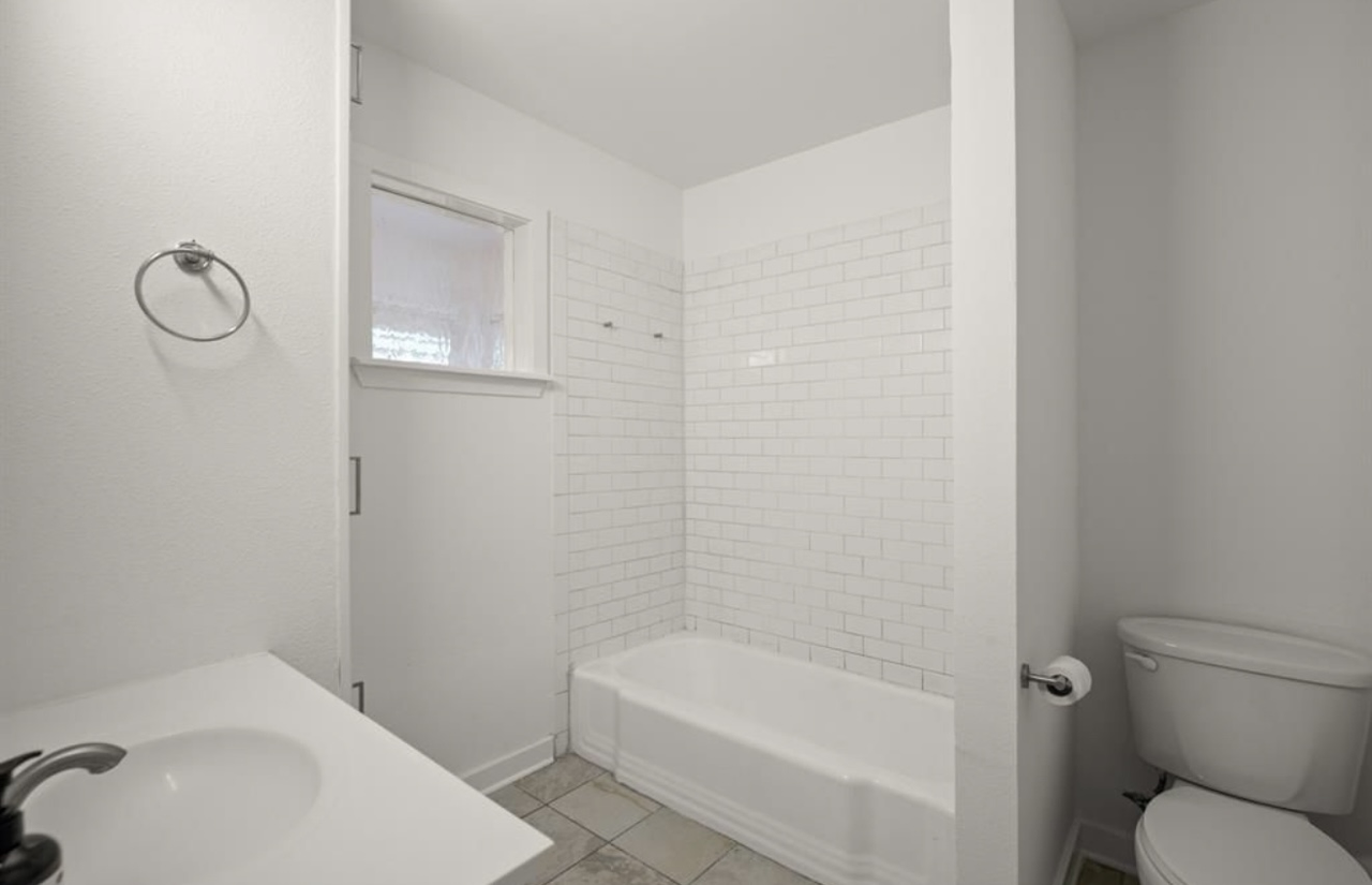 2303 E Side Dr #219 - Photo 6 of 15