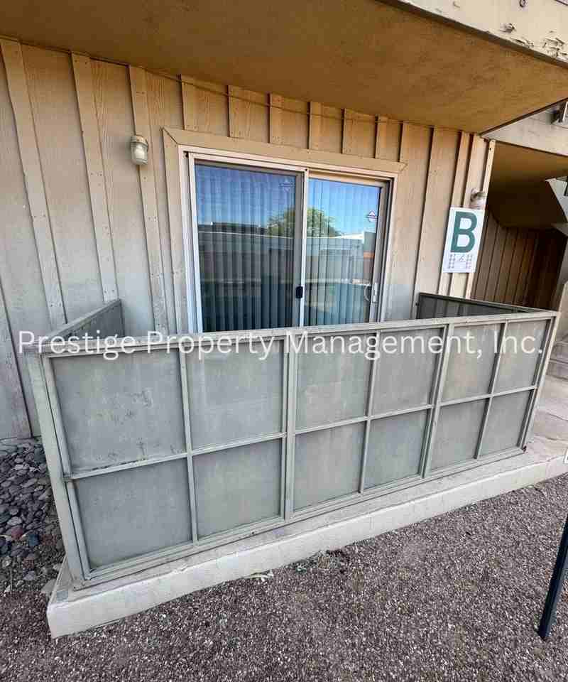 2525 N Alvernon Way #B4 - Photo 2 of 22