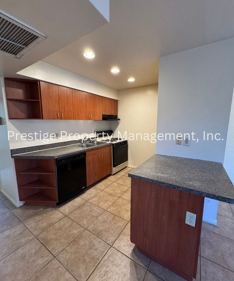 2525 N Alvernon Way #B4 - Photo 3 of 22