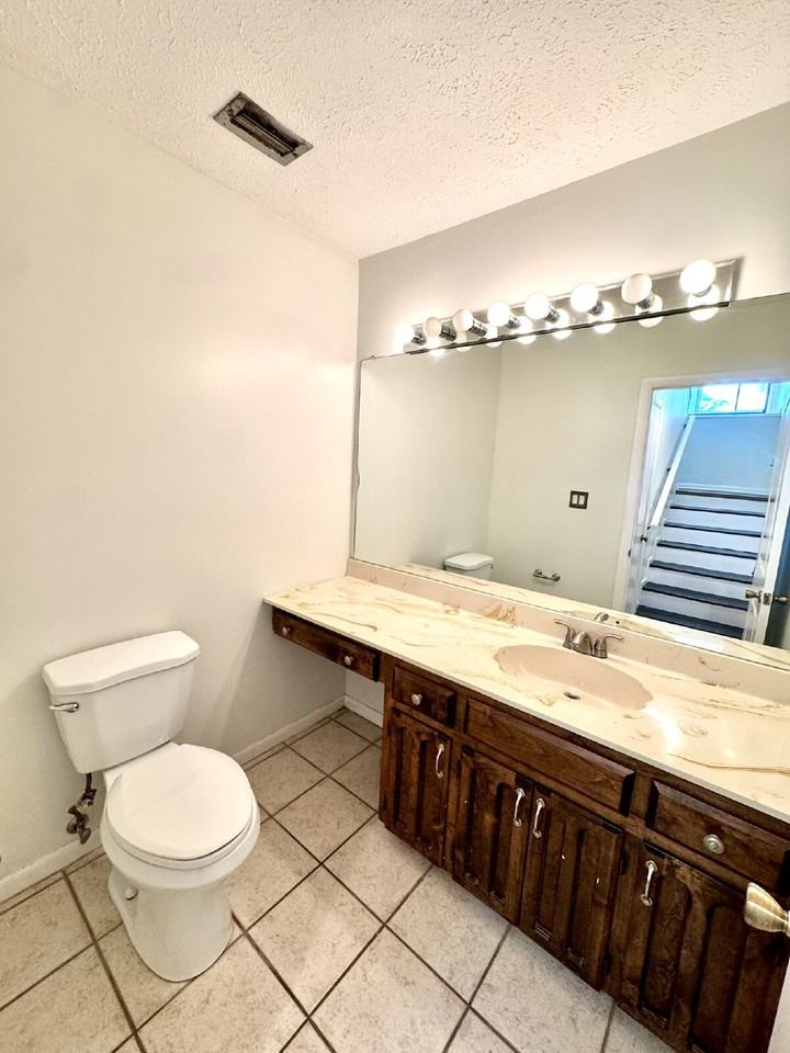 300 Cherry St Apt 4 - Photo 5 of 19