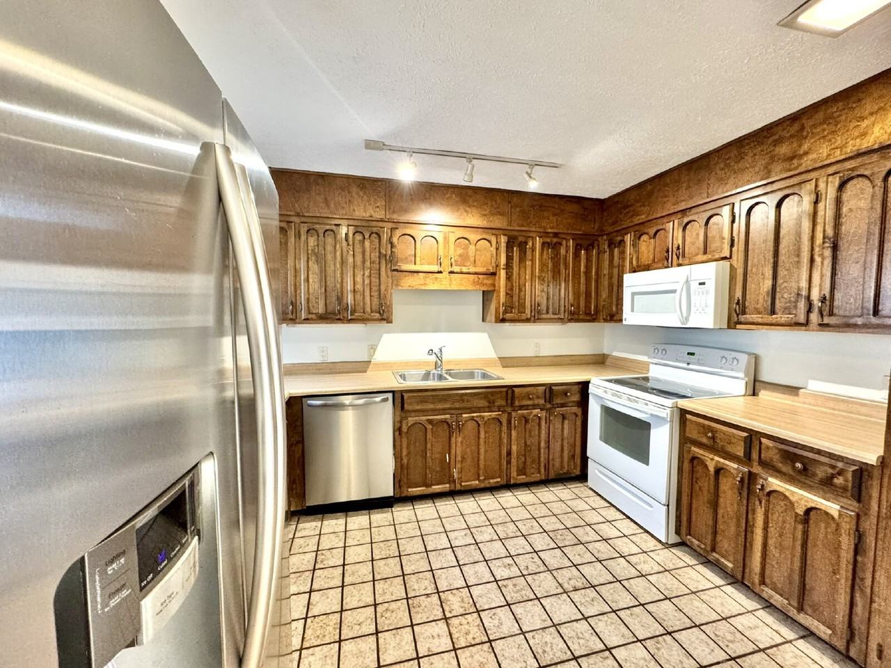 300 Cherry St Apt 4 - Photo 6 of 19