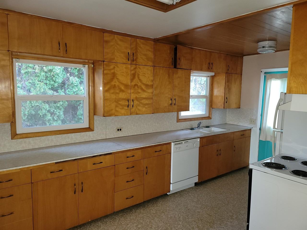 711 Sanford Ave #8788800 - Photo 2 of 11