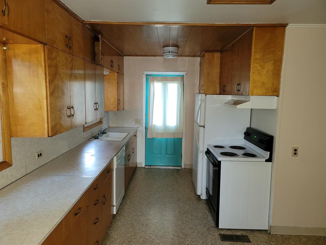 711 Sanford Ave #8788800 - Photo 6 of 11