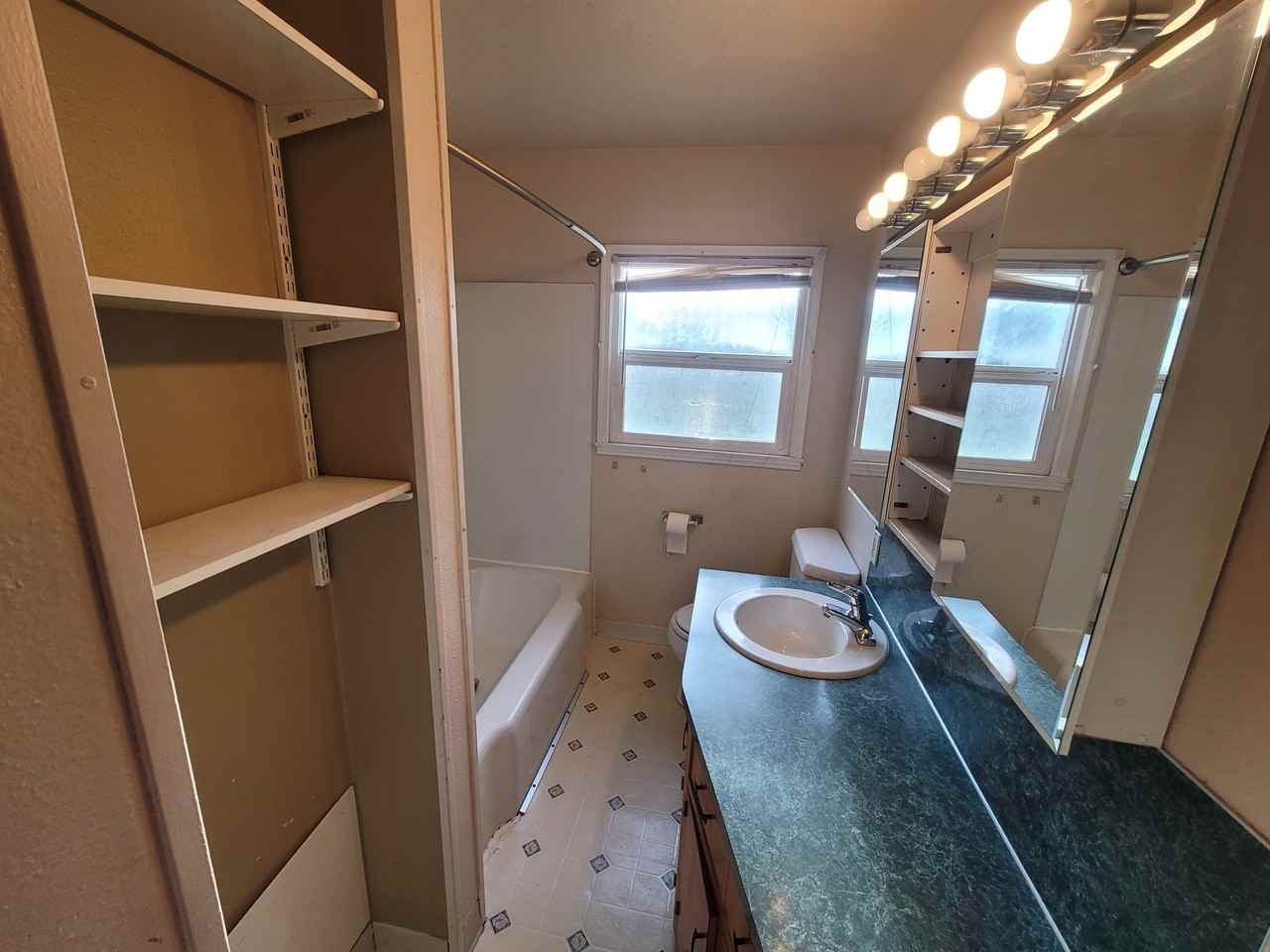 711 Sanford Ave #8788800 - Photo 5 of 11