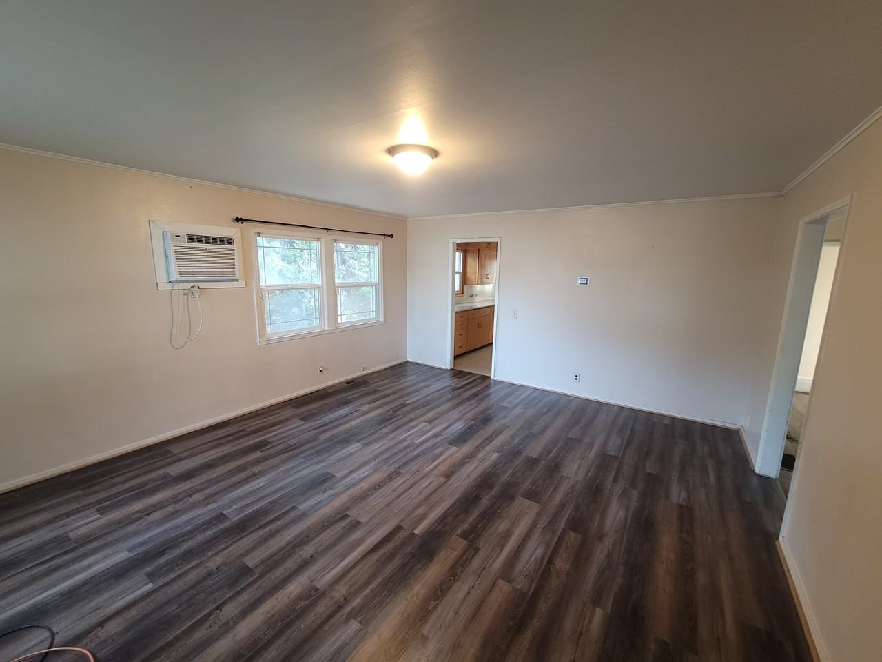 711 Sanford Ave #8788800 - Photo 4 of 11