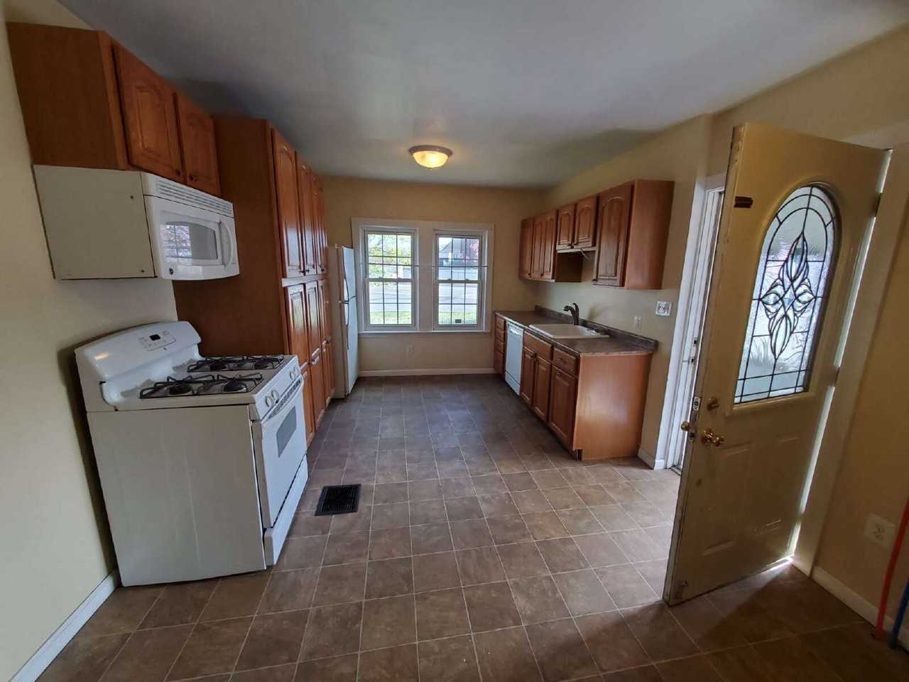 191 W Cohawkin Rd - Photo 3 of 14