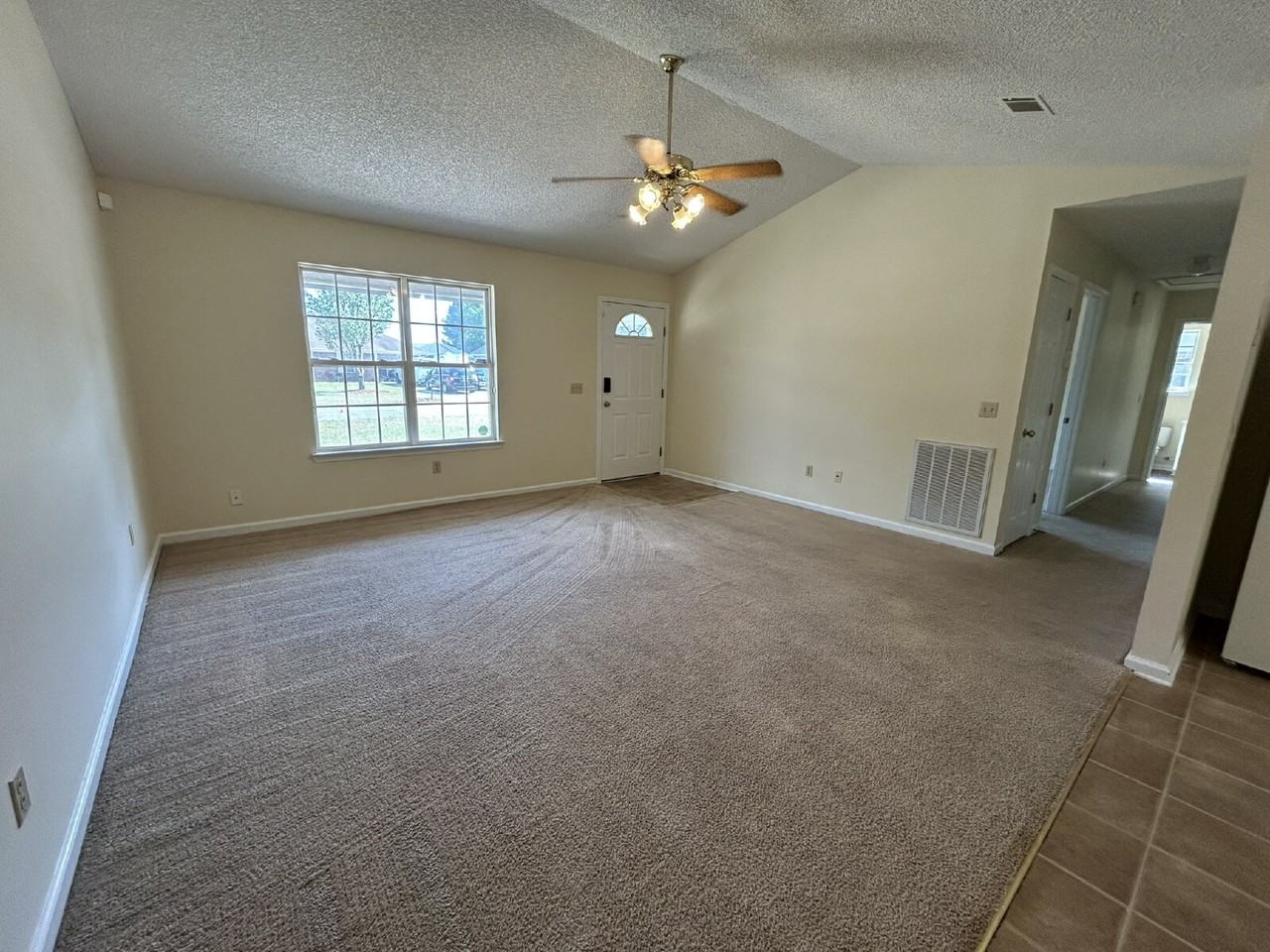 942 Poppleton Dr - Photo 2 of 11