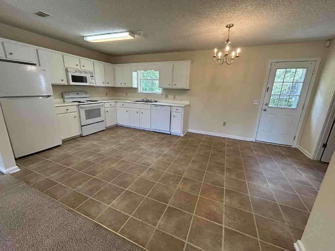 942 Poppleton Dr - Photo 3 of 11