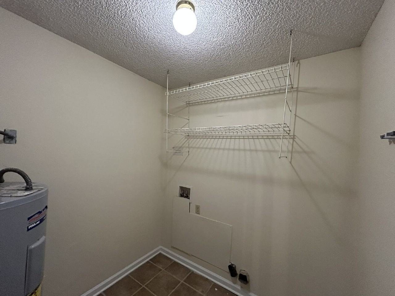 942 Poppleton Dr - Photo 4 of 11